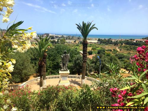 Vue générale sur Annaba et la statue de saint augustin à partir de la basilique saint augustin