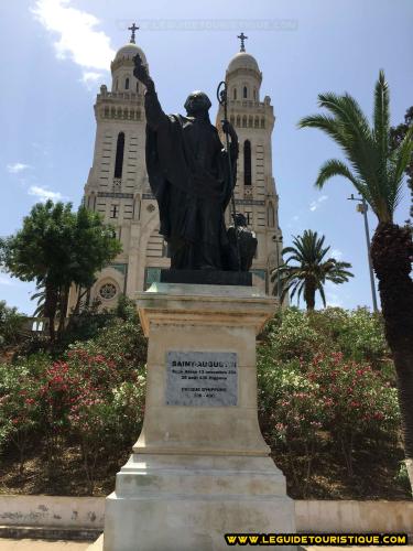 La statue de Saint Augustin